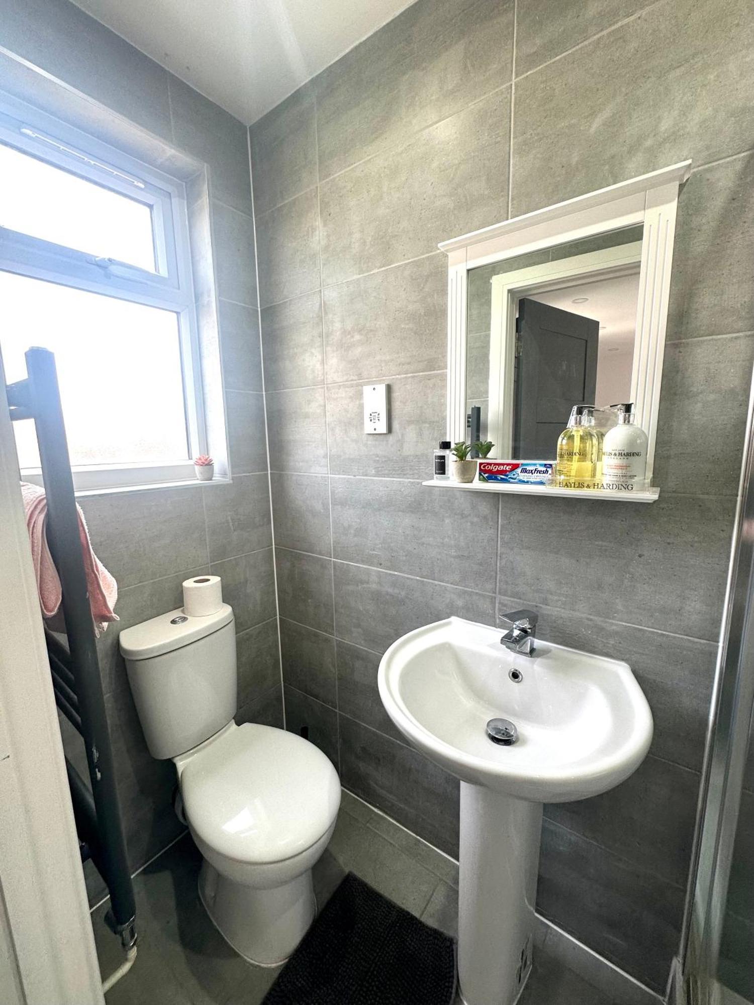 Wonderful Ensuite Room In Wimbledon Λονδίνο Εξωτερικό φωτογραφία